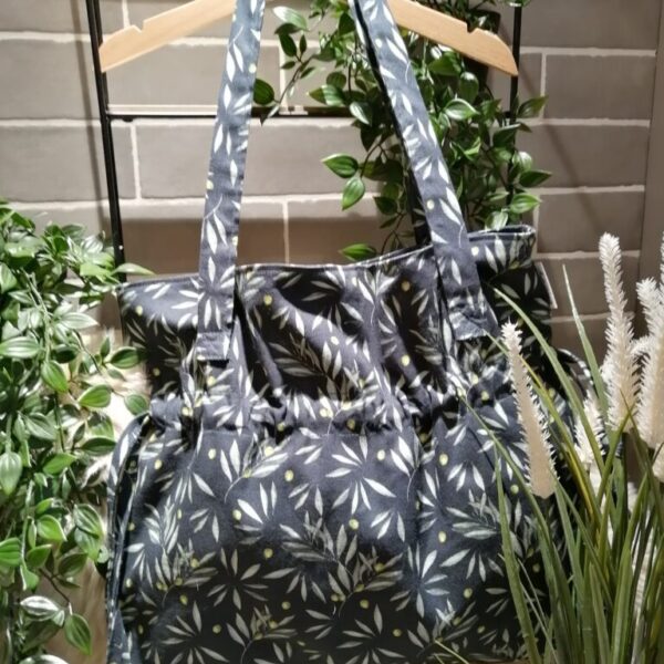 Trendy Totes model Rose