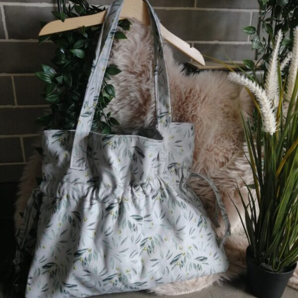 Trendy Totes model Rose