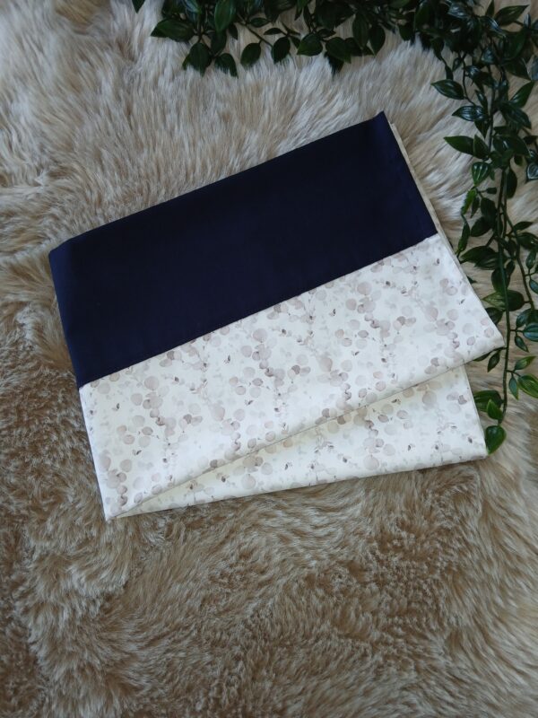 Laken voor kinderwagen met sierboord : eucalyptus / blauw