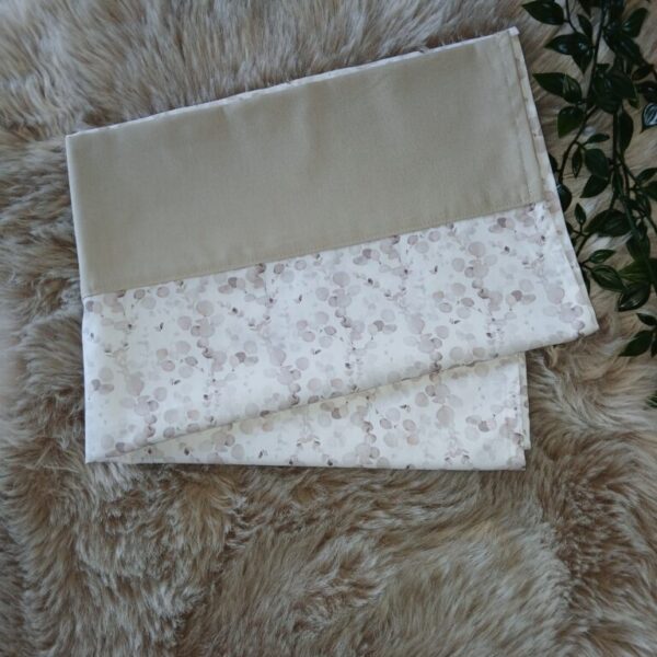 Laken voor kinderwagen met sierboord : eucalyptus / sand.