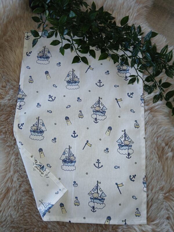 Poppenlaken : beertje met boot.