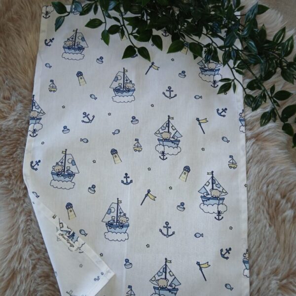 Poppenlaken : beertje met boot.