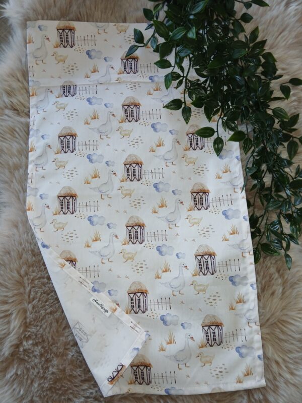 Poppenlaken met sierboord : boerderijdieren eendjes.