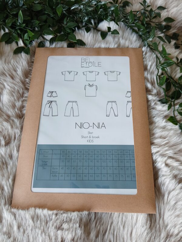 Papieren naaipatroon van Bel Etoile Nio-Nia kids : shirt, short en broek.